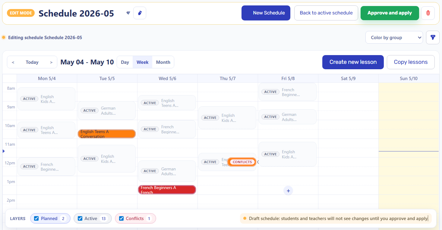 Edit mode schedule showing planned lessons, active lessons, conflicts, and approval controls.